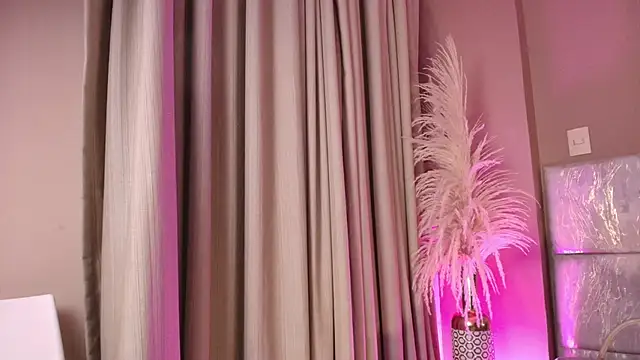 EllaVillaluna's cam snapshot