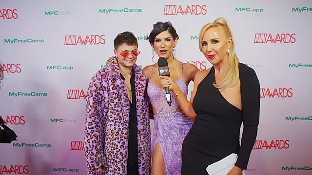 hollyrandall's cam snapshot