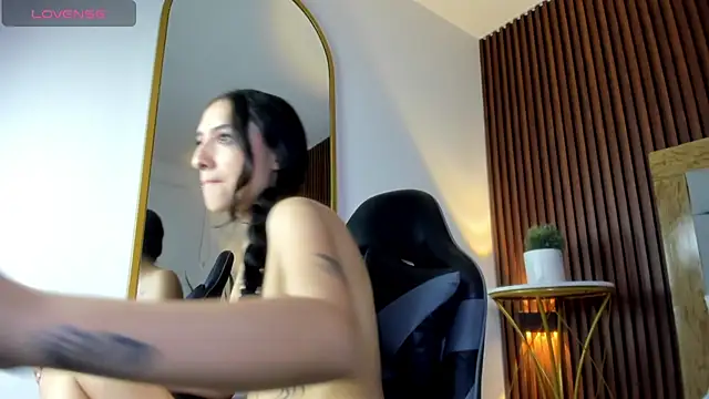 emma_hiltonn_'s cam snapshot