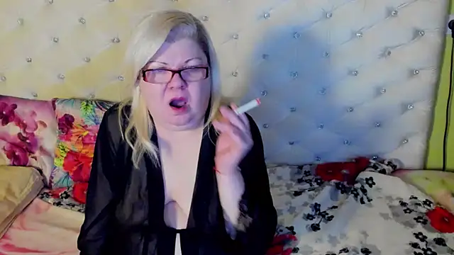 DoraMay live sex cam