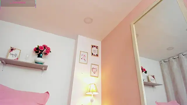 LauraRaider's cam snapshot