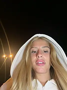 SophieVJ's cam snapshot