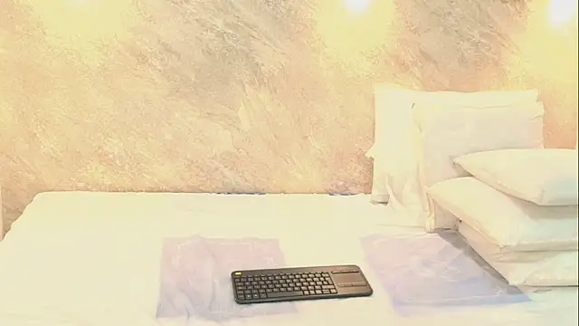 Emmy_lander1's cam snapshot