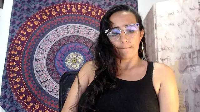 Lucyy_Naugthy's cam snapshot