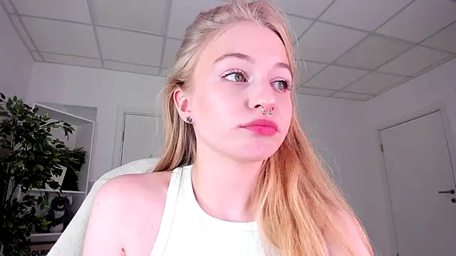 MiaMews live sex cam