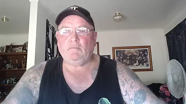 KINKYBLUEYES69 live sex cam