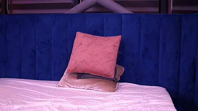 TanyaVonDe live sex cam