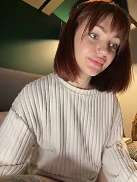 SaraLow live sex cam