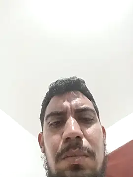 Elrompecucas28 live sex cam