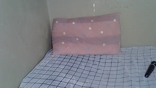 Bellabootie's cam snapshot