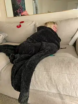 blondebunny999_999's cam snapshot