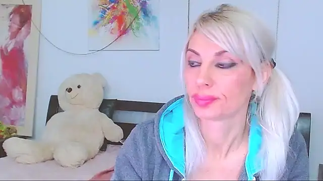 HoneyLara's cam snapshot