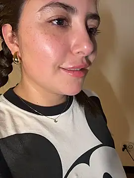 sukhakunis1 live sex cam