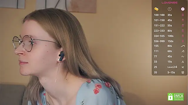 ToyaPletz live sex cam