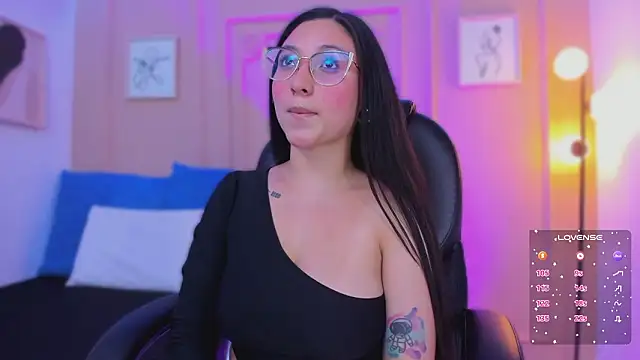 lucy_neil's cam snapshot