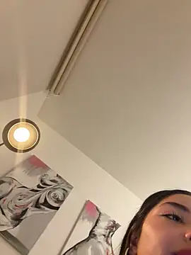 Rae_Lil_White live sex cam