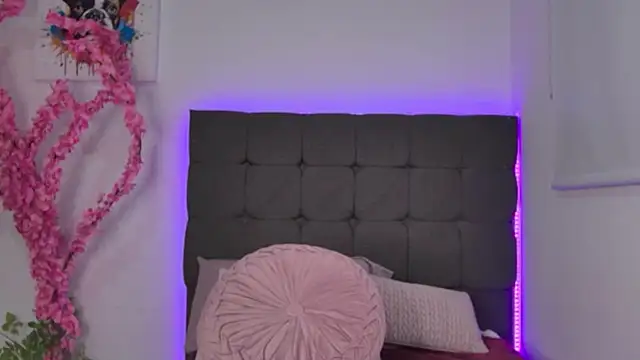 AmandaBrooks_18's cam snapshot