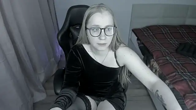 MilanaJune's cam snapshot