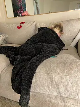 blondebunny999_999's cam snapshot