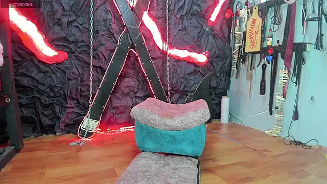 Extremeroom_BDSM's cam snapshot