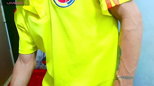 The_latin_boy's cam snapshot