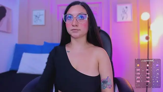 lucy_neil's cam snapshot