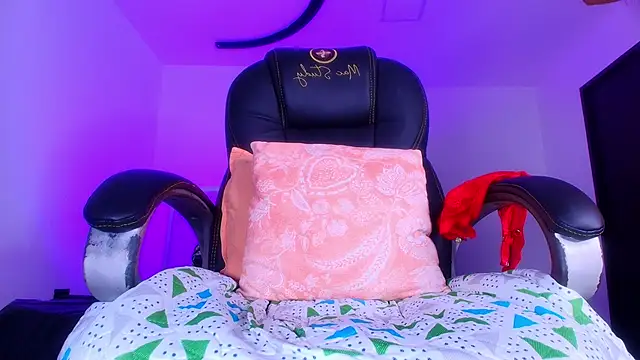 naomi_kyse's cam snapshot