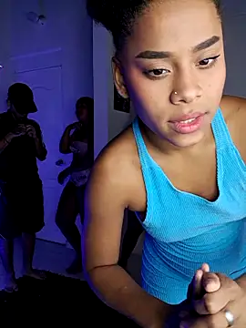 royalgirls_x's cam snapshot