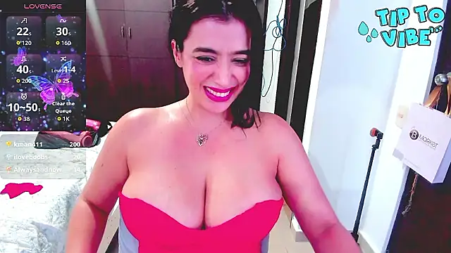 hugetits90xxx's cam snapshot