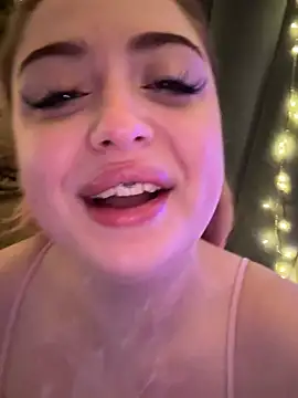 KellyMoors's cam snapshot