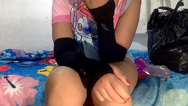 sharonlopez9611 live sex cam