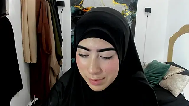 chaymae_nah_'s cam snapshot