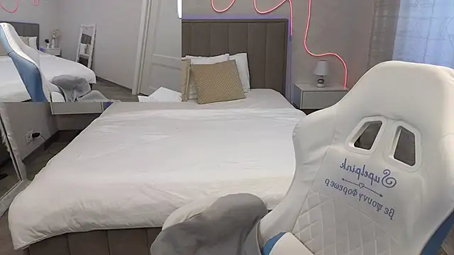 MoonlinSkinn live sex cam