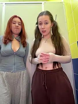 FroggyAnna live sex cam