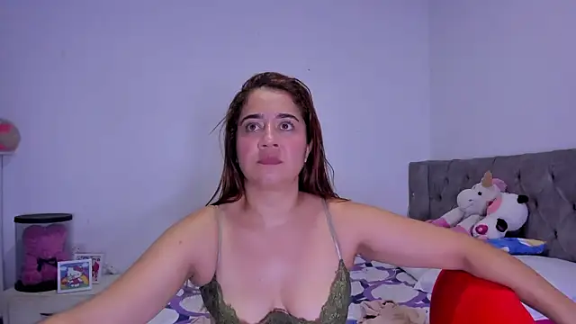 naive_natty10's cam snapshot