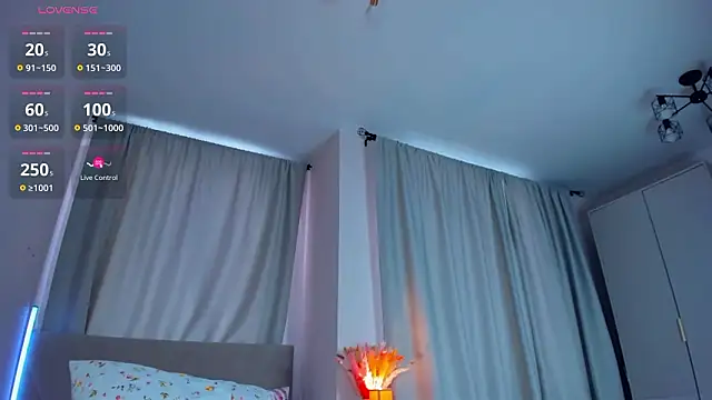 mae_barbiee's cam snapshot