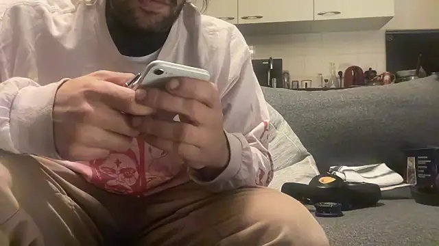 P4RtYBOII92 live sex cam