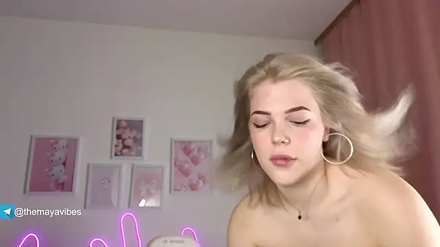 Maya_Rave's cam snapshot