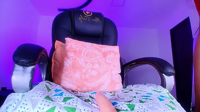 naomi_kyse's cam snapshot