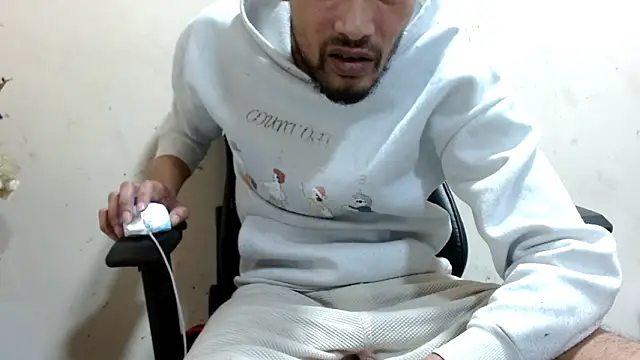 Calientes96 live sex cam