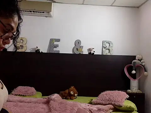 Flabia_Roses's cam snapshot