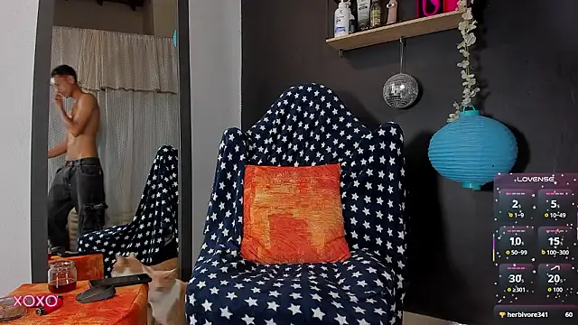 Charliehblak3's cam snapshot