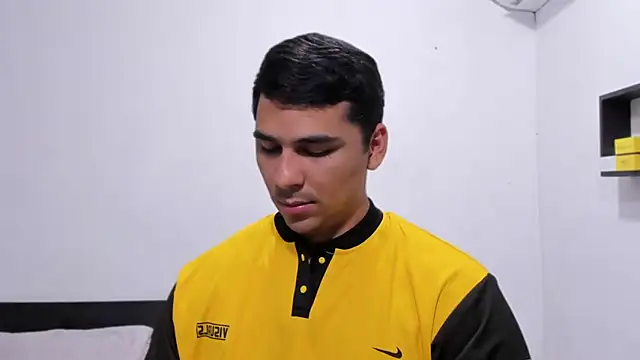 noah_belami's cam snapshot