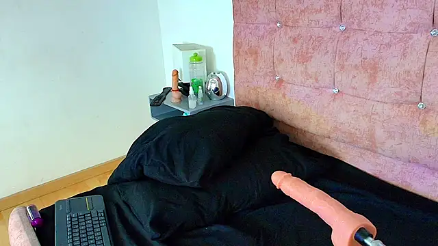 Ethan_Briggs_'s cam snapshot