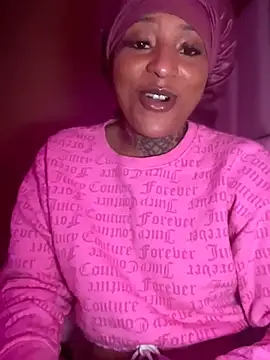 CrownedNyaries's cam snapshot