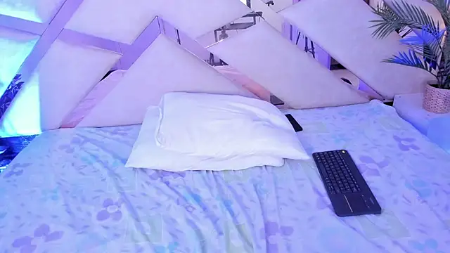 sophie_pariss's cam snapshot