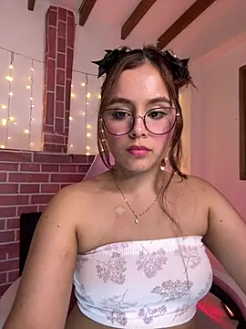 Juanelopez1 live sex cam