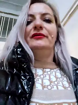 LadyTouch's cam snapshot