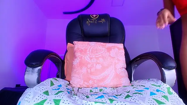 naomi_kyse's cam snapshot