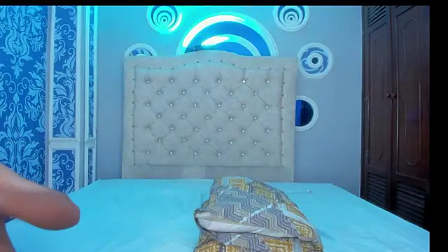 Beele_and_Evie's cam snapshot